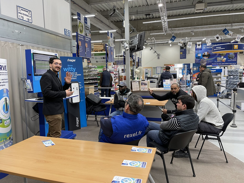 Anis training professionals at Rexel